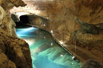 Jenolan Caves and Glow Worm Tunnel Tour from Sydney