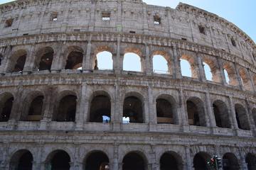 Rome 3-hour:Small Group Skip the Line Colosseum and the Gymnasium of Gladiators