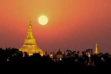 Exploring Heart of Yangon Tour with Memorable Sunset Cruise