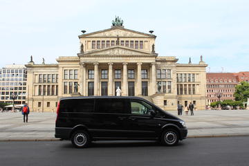 Private Tour Berlin Highlights with Minivan and Guide-Chauffer