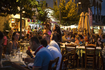 Twilight Athens Small Group Tour with Drinks and Meze Dishes