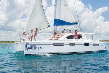 Luxury Sailing and Snorkeling in the Riviera Maya Including Lunch