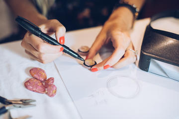 Memorable Souvenir from Paris: Design your own Luxury Jewel!