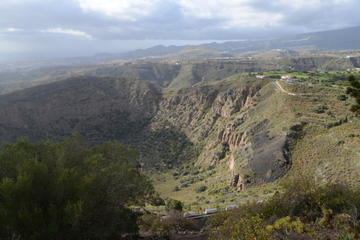 Las Palmas Shore Excursion: Private Volcanic Caldera, Teror Village and Wine-Tasting Tour