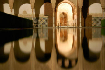 Guided Visit to the Alhambra Experiences by Night in a Reduced Group