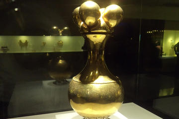 PRIVATE GOLD MUSEUM AND CERRO DE MONSERRATE TOUR