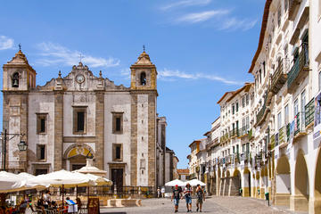 VISIT EVORA AND MONSARAZ IN A FULL DAY PRIVATE TOUR