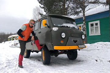 Arctic adventure tour: Explore the tundra wilderness