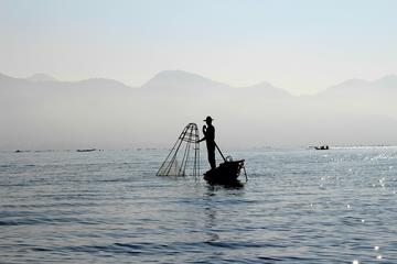 Learn the cooking of traditional dishes and sightseeing in Inle Lake