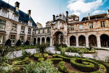 The Marais District Paris: Guided Private Walking Tour
