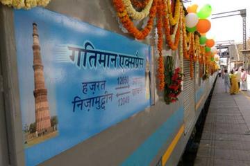 Taj mahal tour by Gatimaan Express in Executive class