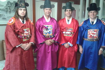 Seoul Combo: Cultural Heritage Tour with Kimchi Making and Traditional Dress Wearing