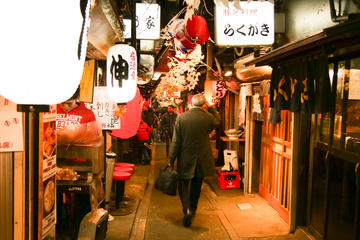 Tokyo Bar Hopping Tour in Shinjuku - Explore the hidden bars in food alleys