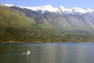 Sirmione, Lake Garda and Desenzano del Garda Tour by Train from Milan