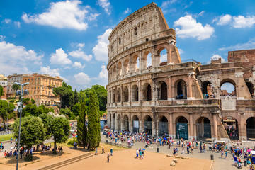 Colosseum and Roman Forum with Hotel Pick-up
