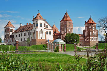 Guided tour to Mir Castle and Nesvizh Palace
