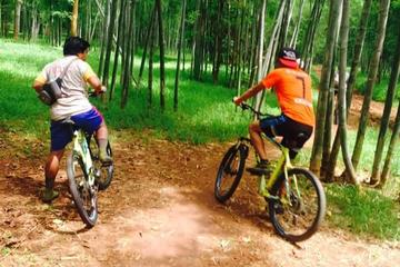 East and west of Inle Lake adventure by bike and boat