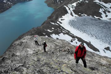 Guided Besseggen hiking tour in Jotunheimen (Norway)