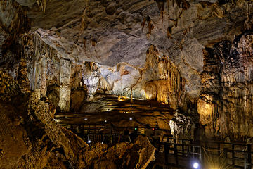 3-Day Central Vietnam Tour from Hoi An: Hue, Vinh Moc, Phong Nha Paradise Cave