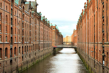 Hamburg Speicherstadt and HafenCity Walking Tour: Warehouses and Harbors