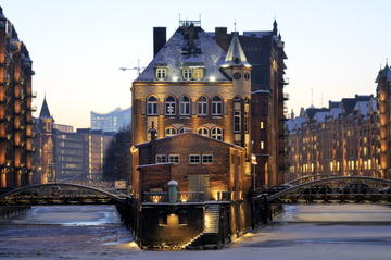 Private Tour: Speicherstadt and HafenCity Walking Tour in Hamburg
