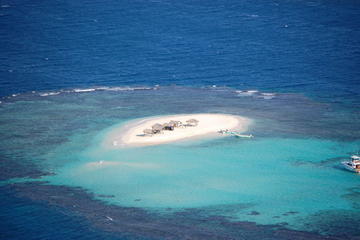 PARADISE ISLAND ARRIVE BY YACHT