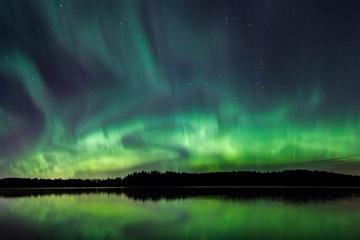 Lakeside Aurora Borealis Sauna Experience
