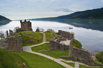 Crucero turístico por el lago Ness