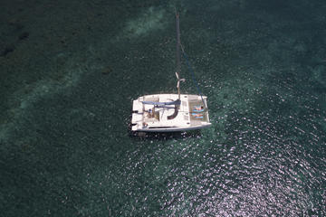 CATAMARAN CRUISES IN SANTORINI WITH MEAL AND DRINKS