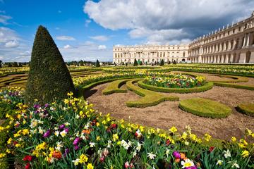 Round Trip Transportation to Versailles from Paris with Several Pickup Points