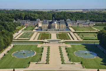 Vaux-le-Vicomte Castle Day Trip with Chateaubus Shuttle