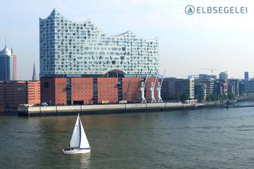 Individually guided sailing trips on the Elbe in Hamburg