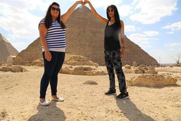Private Day Tour: Giza Pyramids and Sphinx Includes entrance fee, professional camera man , lunch