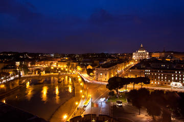 Headset-free Friday Night Vatican Tour with Aperitif Buffet inside the Museums