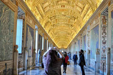 Skip the Line: 3.5-Hr Small Group Stories of the Vatican Tour