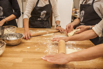 Athens Walk, Shopping in Athens Market & Cooking Class (6 hours)