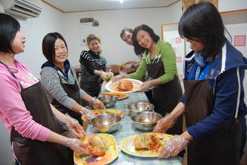 Korean Tea Ceremony and Kimchi Making Cultural Experience in Seoul