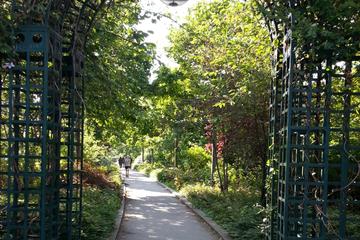 Bastille District: Food Tasting, Promenade Plantée and Viaduc des Arts Walking Tour