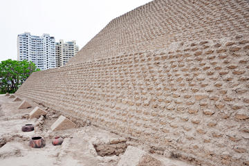 Huaca Huallamarca and Larco Museum by Night with Dinner