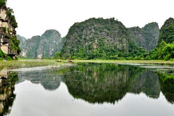 2-Day Private Trip to Cuc Phuong from Hanoi Including a Boat Trip to Trang An
