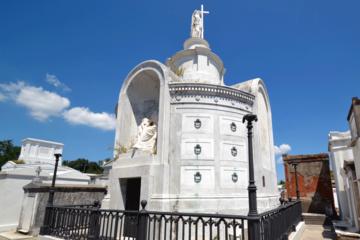 Cemetery and Voodoo Tour