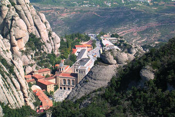 Shore Excursion: Montserrat Abbey and Salnitre Caverns from Barcelona