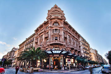 Private Shopping Tour in Bari by Rickshaw