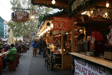 Christmas Market and Food Tour in Budapest