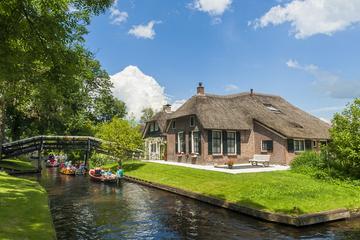 Full day tour from Amsterdam to Giethoorn, Bourtange & Enclosing Dike