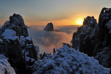 Private Three-Day Huangshan(Yellow Mountain) Tour from Hangzhou by Bullet Train