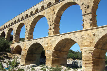 Private Day Trip to Avignon, Pont du Gard, Orange and Chateauneuf du Pape Wine Tour from Aix-en-Provence