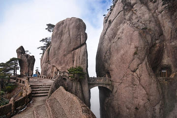 Mt. Huangshan and Hongcun Ancient Village 3-Day Tour