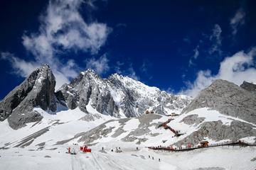 Private Discover Lijiang Tour: Jade Dragon Snow Mountain, Baisha and Longquan Village Including Lunch