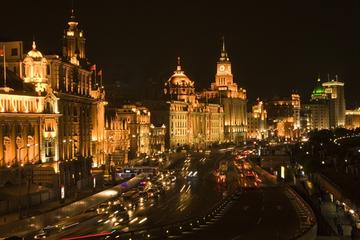 Private Tour: Shanghai at Night with Acrobatic Show